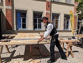 Zimmerer Herr Harnack aus Lunzenau auf den Mittelsächsischen Bautagen